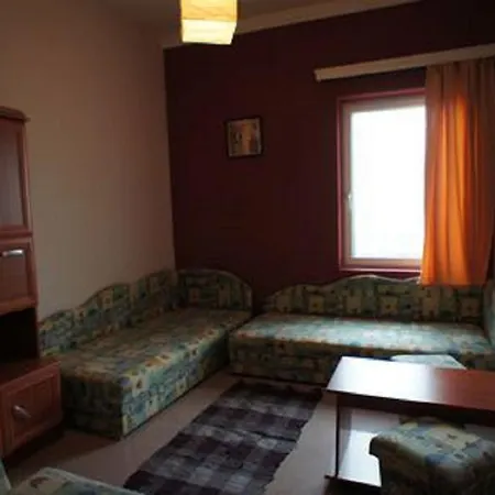 Apartment- Golden 1